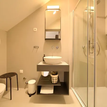 Bastinica Platinum Ap 4 * * * * * *