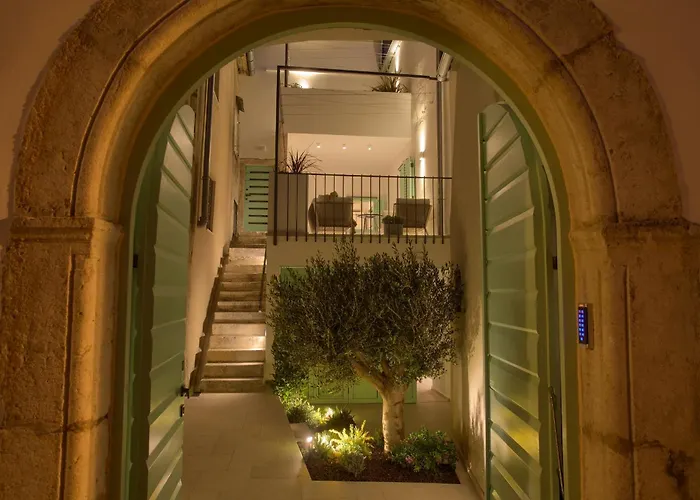 Bastinica Platinum Ap 4 * * * * * كرك